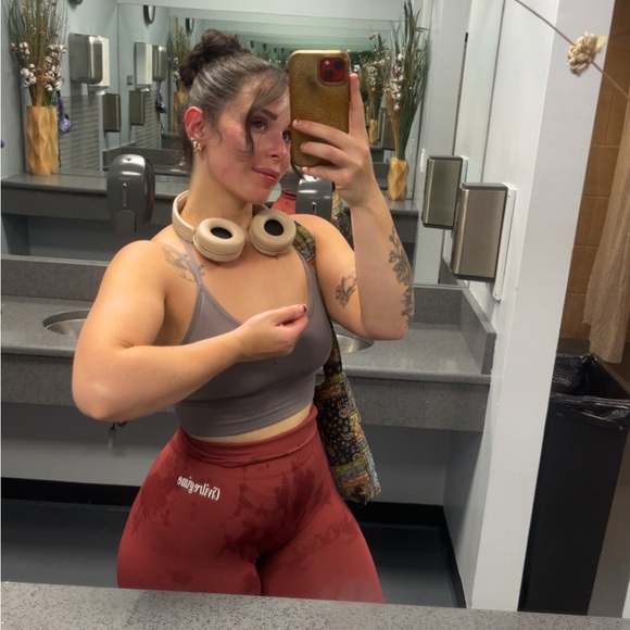 Meet your Posher, Brianna - Picture 2 of 6